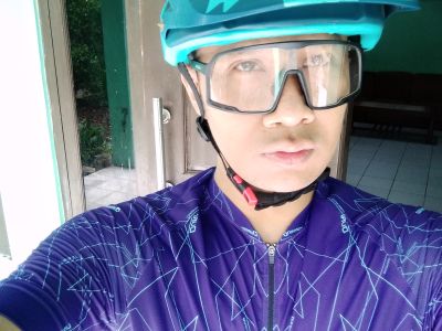 Foto diri saat melakukan salah 1 hobi, diambil 2 tahun lalu di cahaya yg bagus, jadi kelihatan bersih